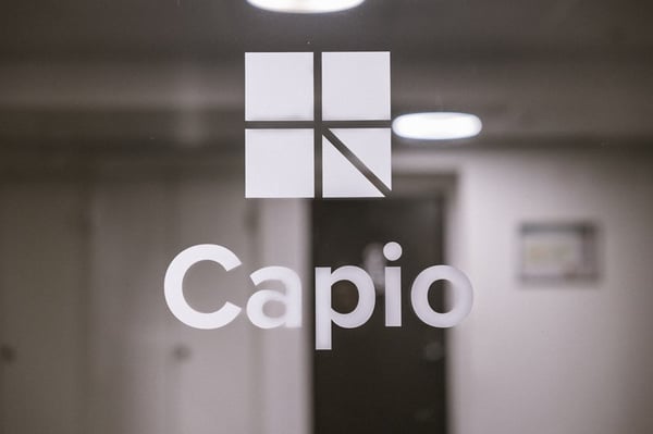 logo capio on door